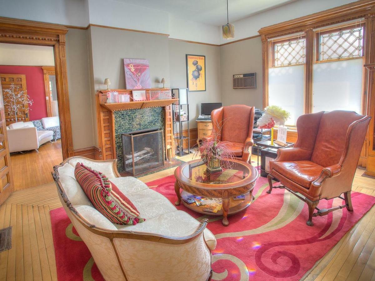 M&M Victorian Bed And Breakfast Marinette Bagian luar foto