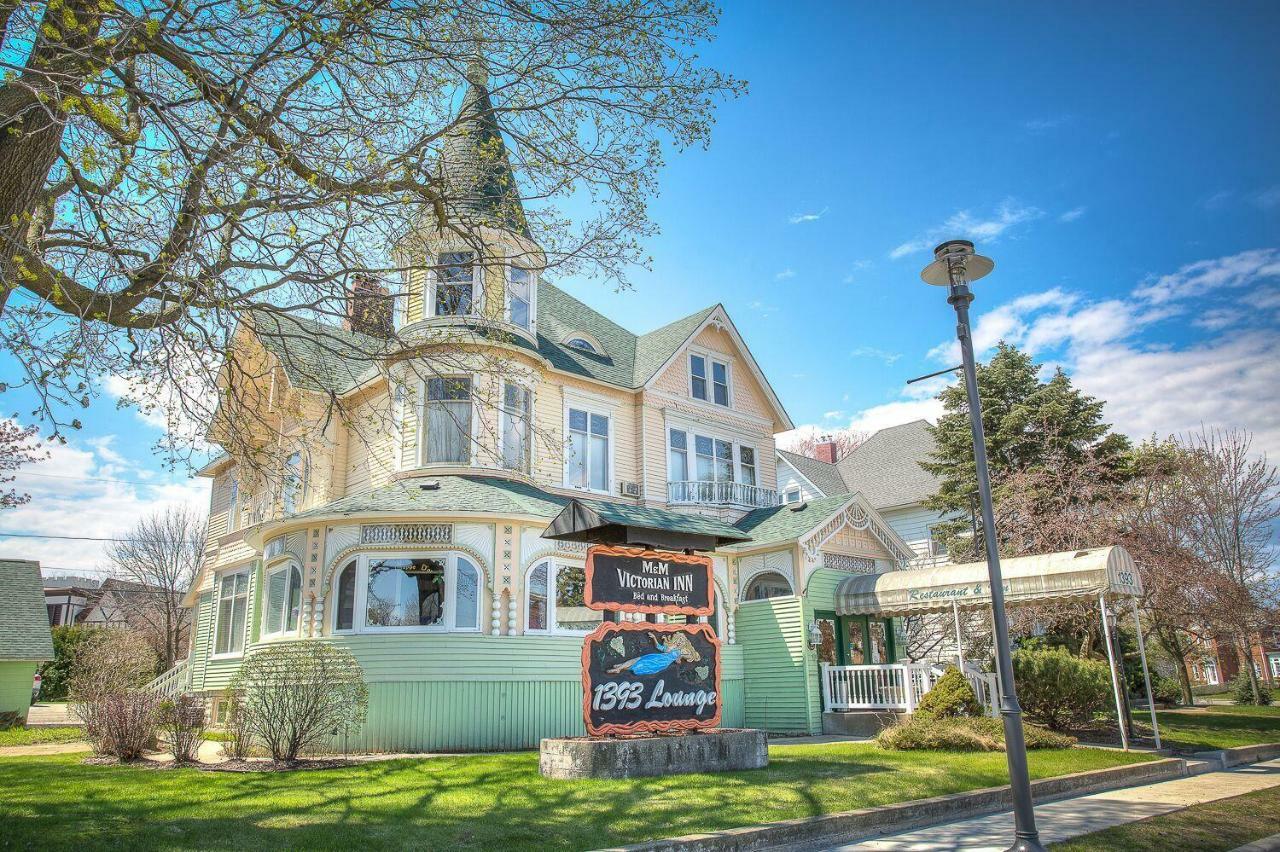 M&M Victorian Bed And Breakfast Marinette Bagian luar foto