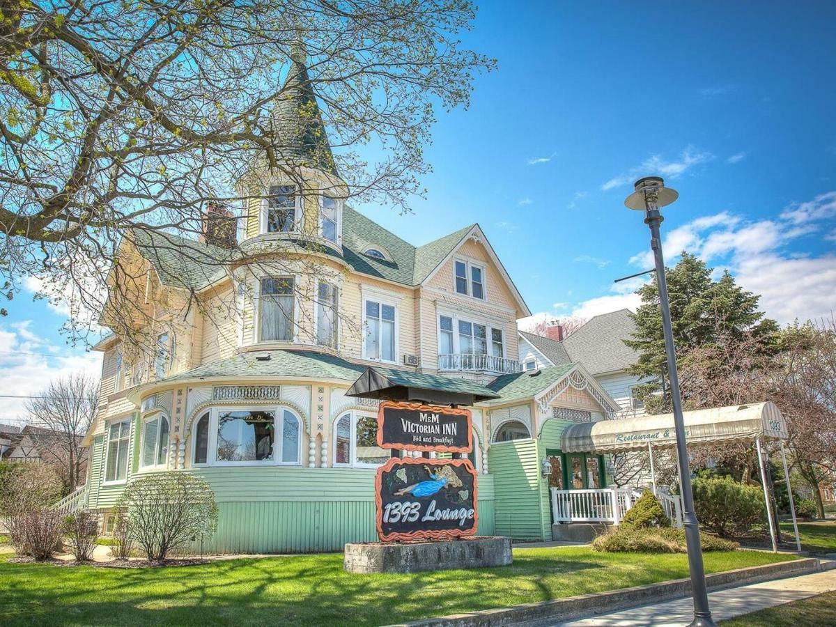 M&M Victorian Bed And Breakfast Marinette Bagian luar foto